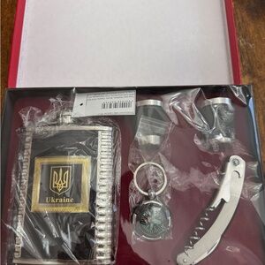 Ukraine Flask Gift Set with Accessories